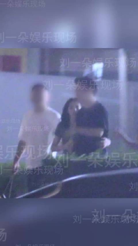 “既要爱情的糖，也要事业的光” 彭小苒工作室这个文案……哪个花粉敢看