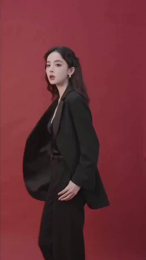 娜扎这张脸实在是太权威了!建模脸在这一刻得到了具象化