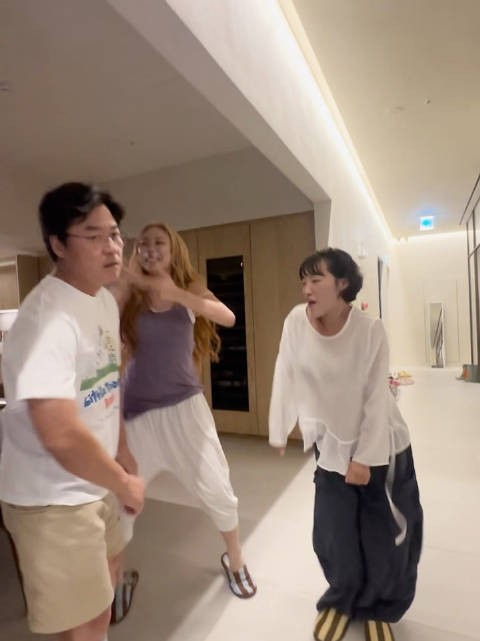 趁宥真不在的时候乱舞打歌