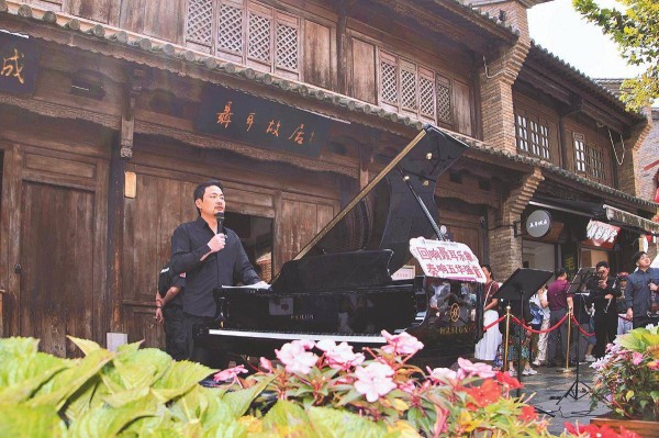 聂耳故居前奏响时代强音