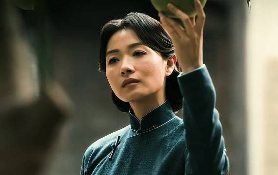 男人光看背影就认出多年未见的妻子