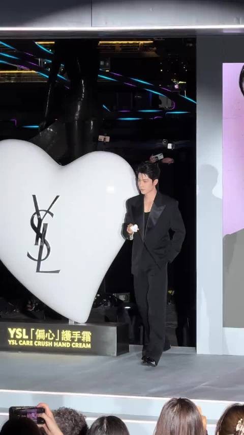 切身感受到什么叫顶流的超高人气，本人远比镜头拍出来的更帅！