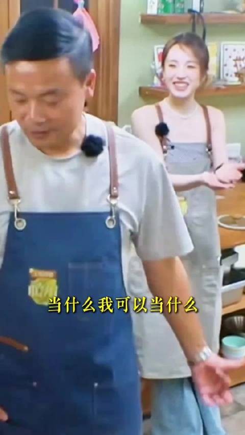 张雅琪雷霆穿搭终于来了，也是干上活了，张雅琪节目里狂洗碗筷！