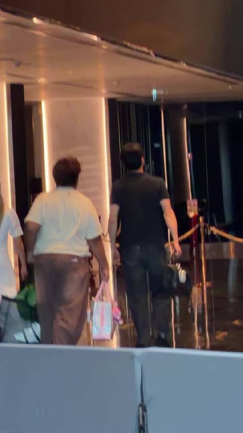 虔诚摸鱼等待,泰国人别迟到