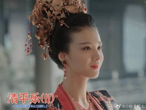 张妼晗浮夸的发冠引来赵祯的不满