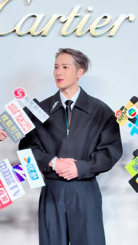 开头是帅气的，采访时画风逐渐走偏～～跑步下山找不到回酒店的路、吃了没煮够…