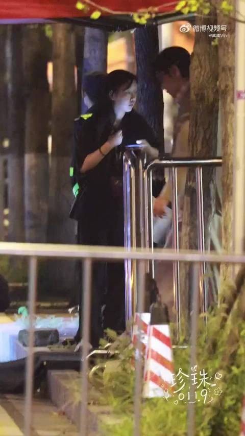 张彬彬风衣一穿梦回徐燕时了!cr.水印