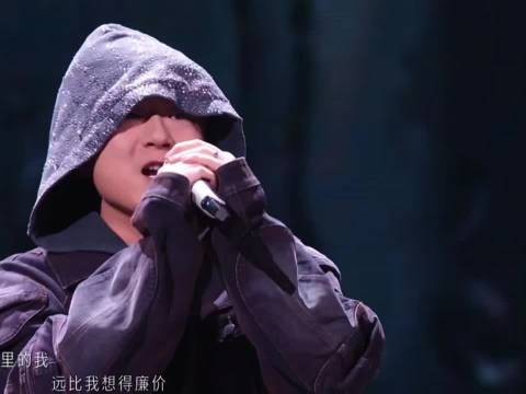 艾热全开麦演唱，嗓音故事感拉满引观众起鸡皮疙瘩