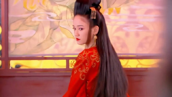 当年陈乔恩被全网“轰炸”，结果最后爆火的只有她