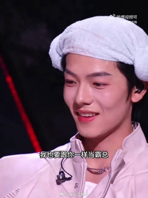 侯佩岑的情商真的很高,点评专业度在线综艺感也丝毫不差