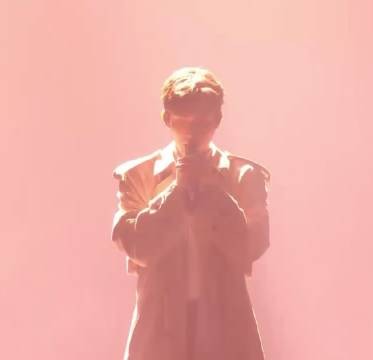 张彬彬一公舞台高音稳低音准,每个音都站住了