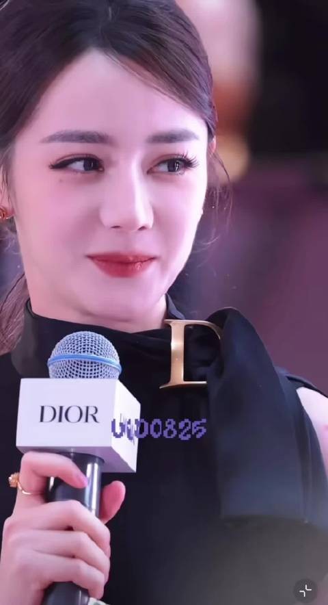 迪丽热巴高清生频,丝滑不惧怼脸镜头