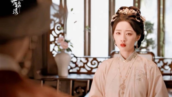庭芸是有母亲祝福、皇帝赐婚明媒正娶的赵九爷妻子