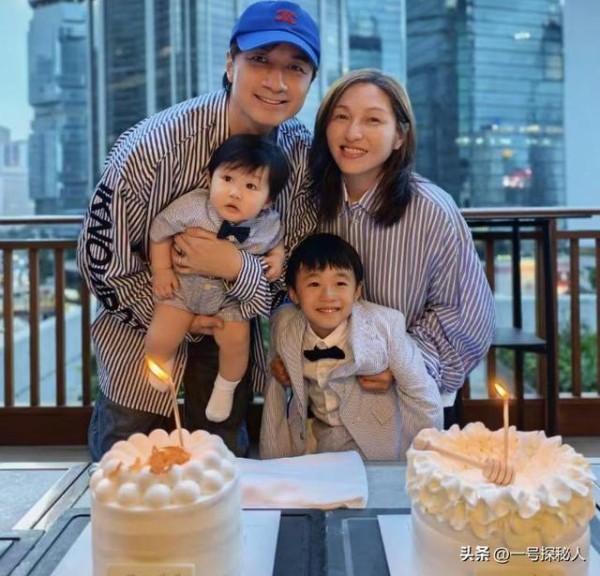古巨基54岁生日全家合照曝光，58岁妻子状态年轻，两个儿子像妈妈