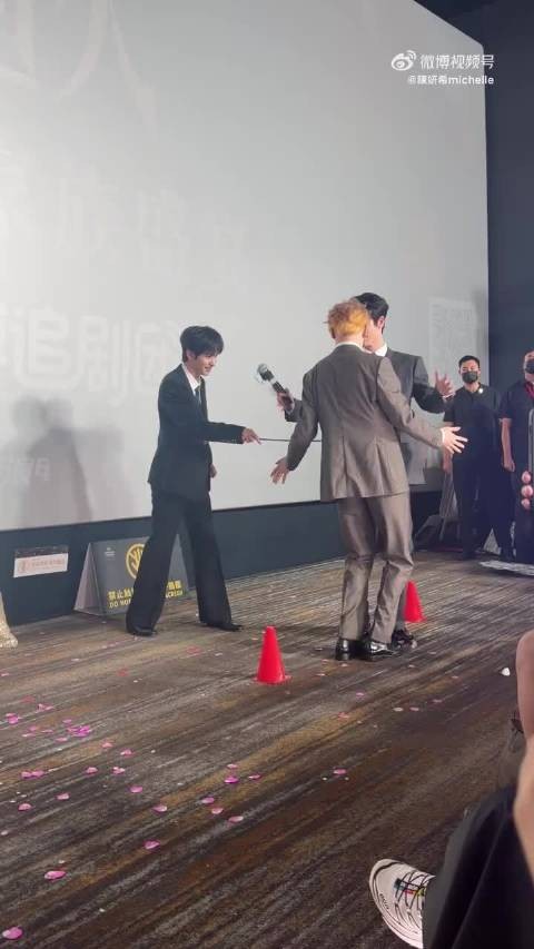 我要被陈妍希发的这个视频笑晕了