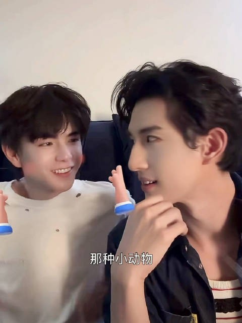 他喜欢野的 意味深长的看着吕思瞳