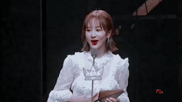 杨紫践行文艺使命,以角色传递正向价值获认可