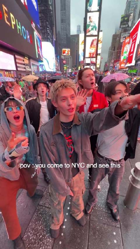 guess NYC is welcoming us 主训