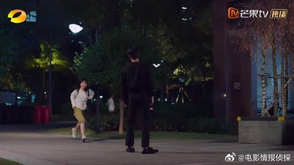小情侣打闹回家,上面还在嘻嘻,下秒不嘻嘻