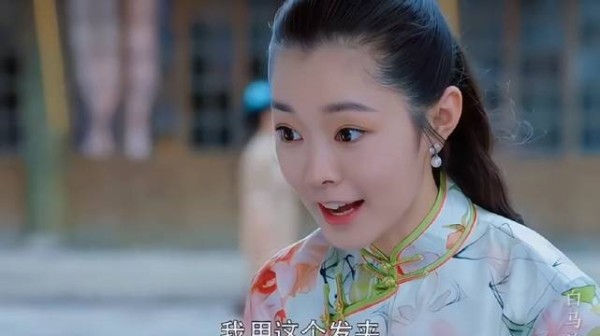 美女仅用了三朵玫瑰花，就要了敌人的性命