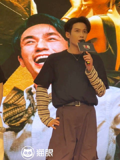 檀健次上海路演谈为角色设计生活化细节，沉浸式代入亓宏刚