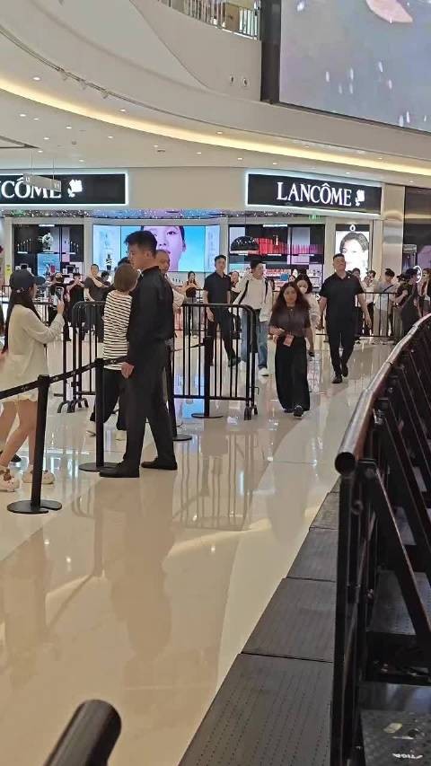 8.22上海万象汇许昕泰兰尼斯品牌活动现场