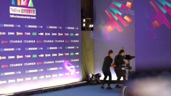 Super Junior亮相TIMA大赏，全场欢呼并全方位打招呼