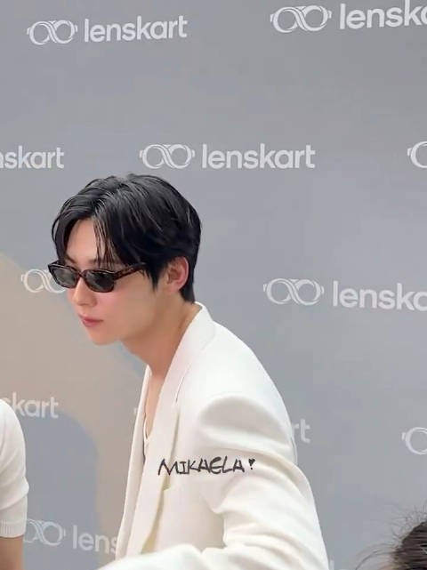 天生优越黄旼炫 260822 新加坡Lenskart活动 饭拍视频一则 jjaenwoong