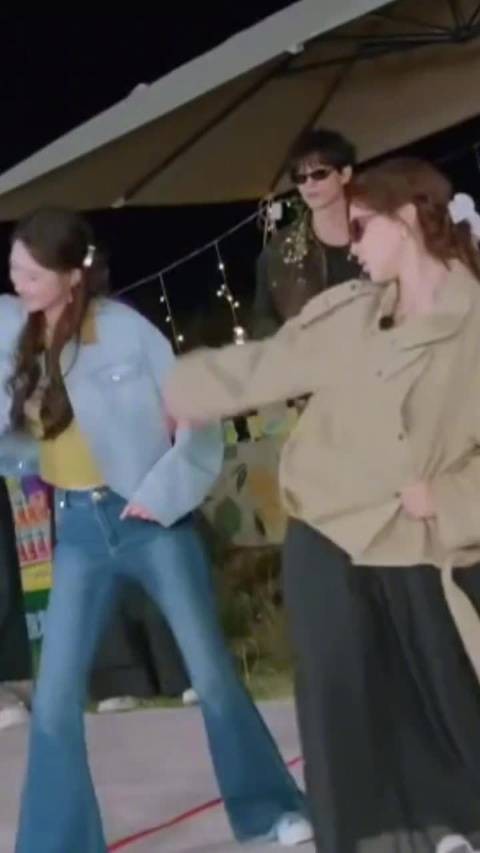 杨超越还是有些女团底子的!这段wave还有表情管理都很绝啊!