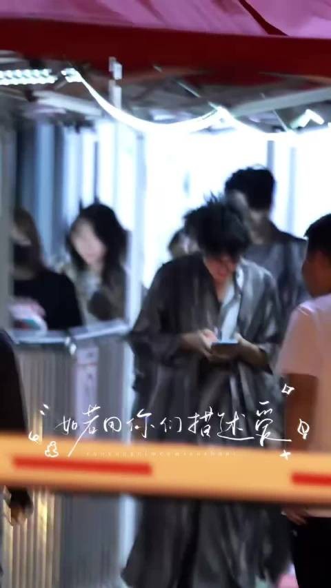 王传君直播野人妆，希望与舞台搭点