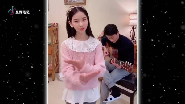 10后小女孩李昕融,年仅16岁百亿歌曲傍身,一家都是学音乐