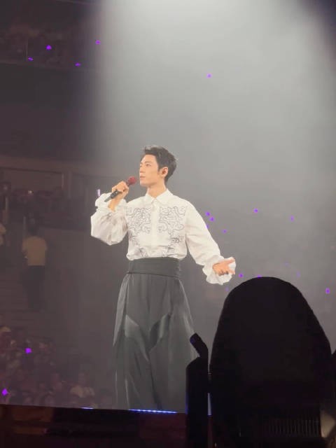 肖战串场词幽默松弛，口条节奏获赞