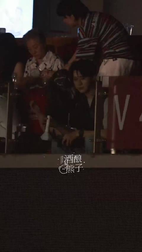 花少7的家人们都来看那姐演唱会啦,张雅琪也在