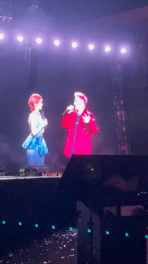 杨丞琳武汉演唱会量潘玮柏腰围,调侃其靠身材