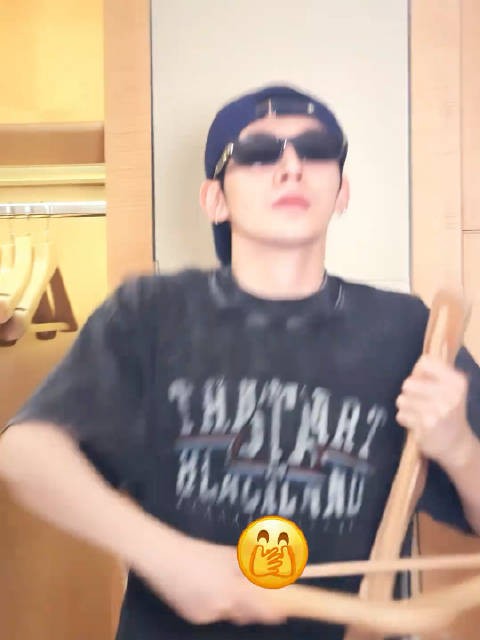 邓为有趣灵魂搞抽象,手拿把掐活宝一枚