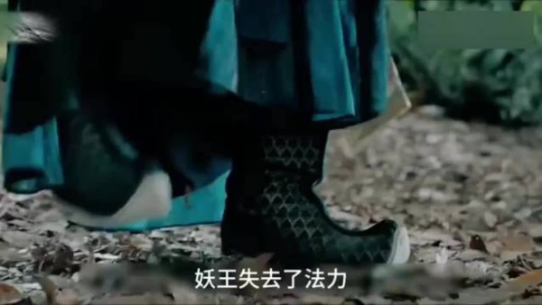妖王失去法力,靠着软绵绵的草球打跑恶妖