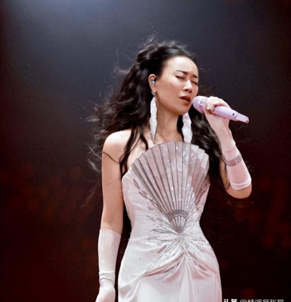 北京演唱会这天，人情冷暖、江湖地位，在那英身上展现得淋漓尽致