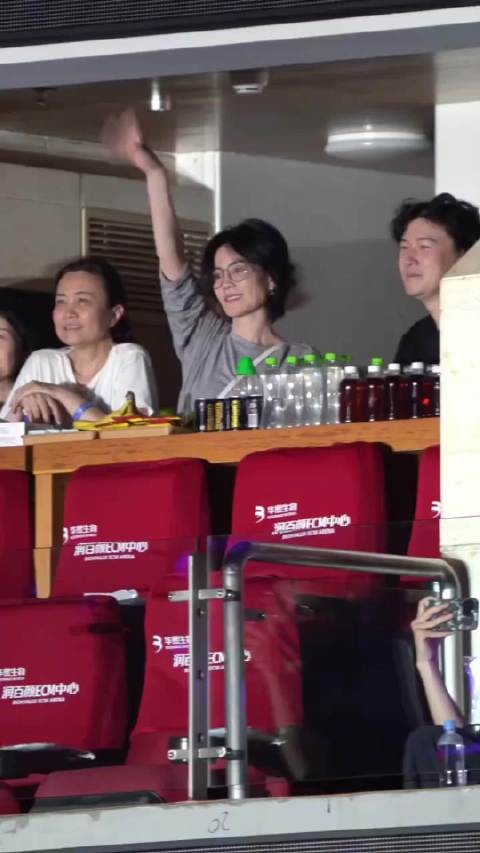 近距离的看看那英的演唱会都有哪一些明星来了？