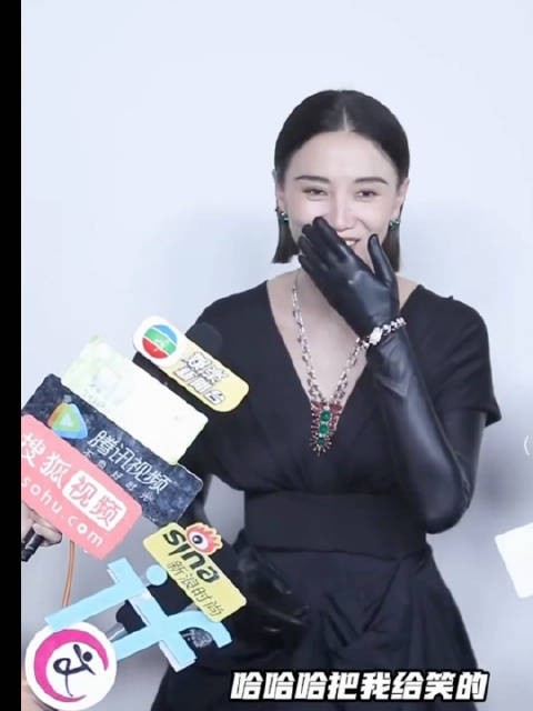 宋佳回应被那英夸优雅斯文,笑称没绷住