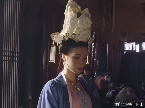 她19岁就演了宠冠六宫的贵妃