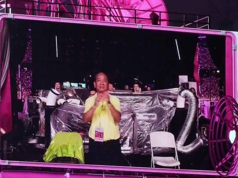 汪苏泷演唱会cue到了那英，还祝那姐演唱会圆满成功，夸那姐特别的棒