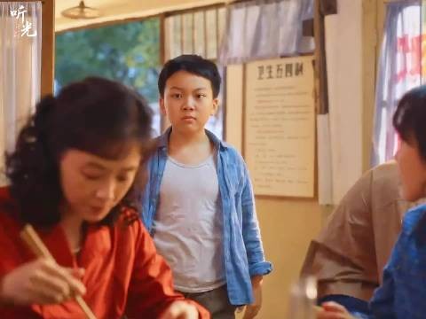 《小巷人家》年代剧讲述两户人家几代悲欢