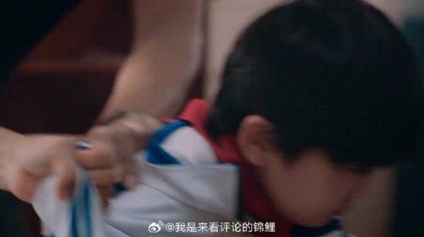 母亲觉得女儿是儿子害的,看到照片被刺激,怒打儿子