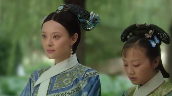 华妃与莞嫔唇枪舌剑，本宫坐观其斗