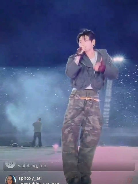 风吹起来小猪的头发 好可爱ww 260823 BTS世巡 多伦多<a target=