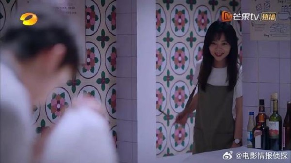 子秋教尖尖做蛋糕,画面很暧昧,前方高甜