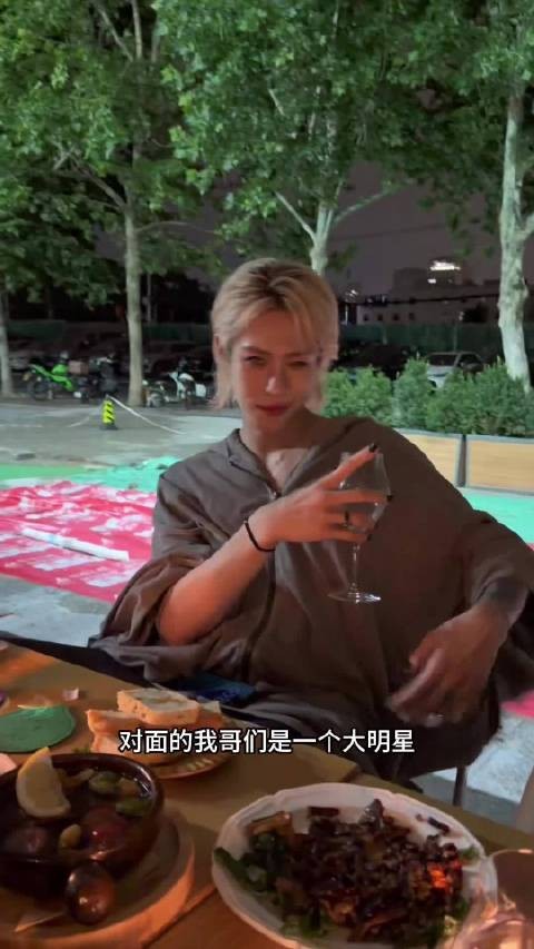 蒋的vlog终于更新到了这一天但是没有任何新东西可以看