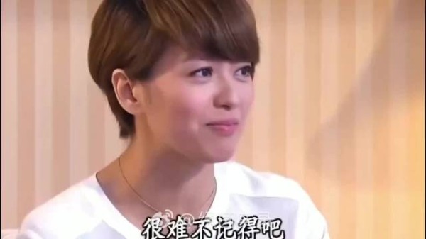 港圈太会玩了~两位前女友在节目里大大方方聊郑伊健