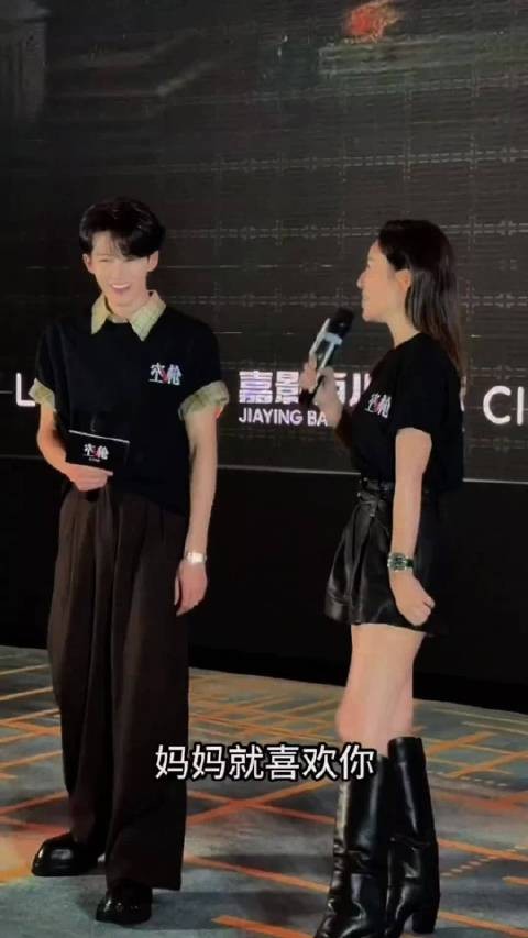 檀健次好招老辈子喜欢啊~李施嬅说妈妈超喜欢檀健次 《空枪》