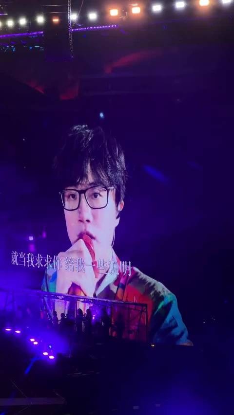这个怼脸拍互动，许嵩他还会运镜诶